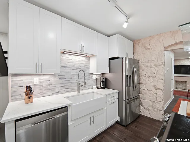 19214 Grey Forest Dr — Photo 15