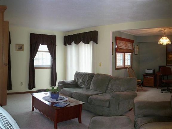 4th image of 201 Sherwood Forest Ln