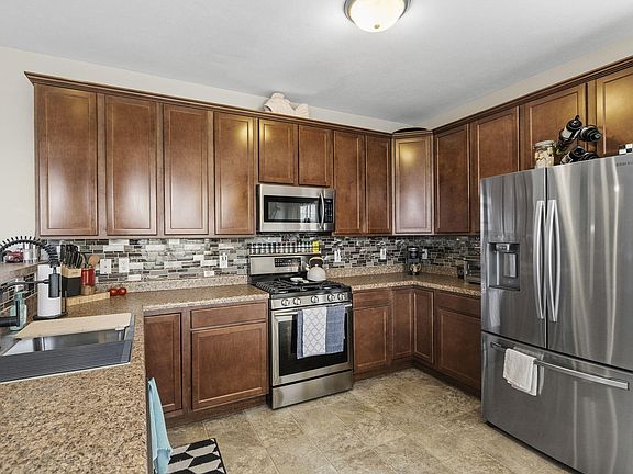 5th image of 11540 Vermont Ct