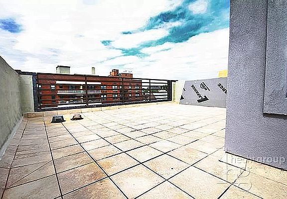 5th image of 3059 Crescent St APT 1R
