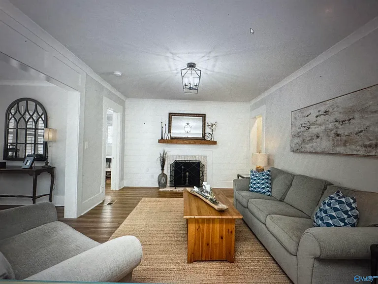 208 Surrey Rd SW — Photo 19