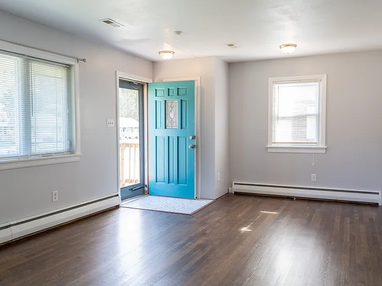 409 Seabury Ave — Photo 2