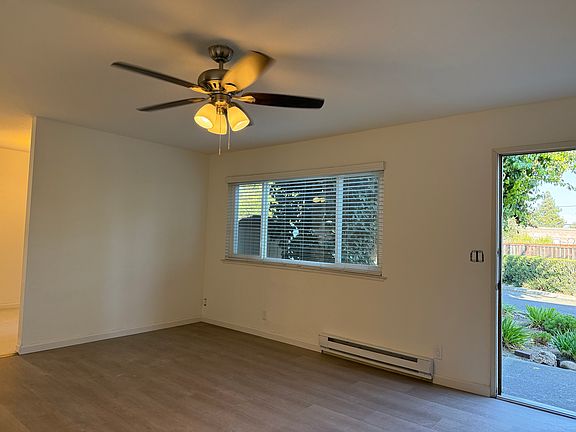 5th image of 1595 Brookvale Dr APT 2