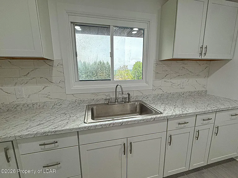 830 E 7th St #2 — Photo 8