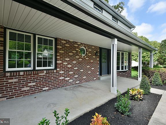 5th image of 3225 Burn Brae Dr