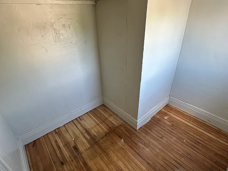 554 Tonawanda St — Photo 10