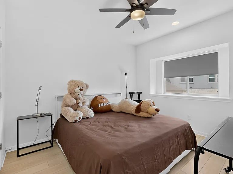 1900 Vinaros Ct — Photo 11