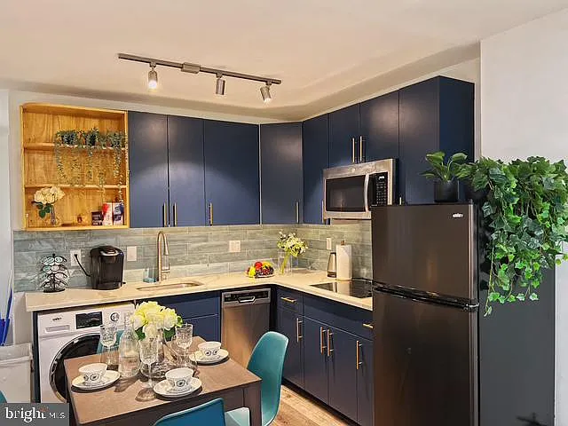 Studio, 400 sqft, $1,300 — Photo 4
