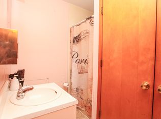 1026 N Jefferson St #A, Lincoln, IL 62656