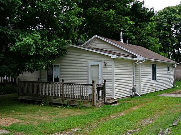 5th image of 325 Blackstone Dr