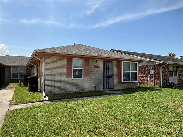 2 bed, 1.0 bath, 860 sqft, $1,400 — Photo 2