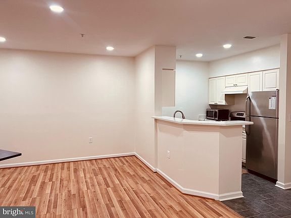 5th image of 2204 Westcourt Ln APT 113