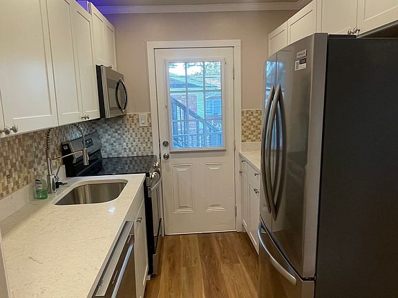 5th image of 3500 N Oak St #2