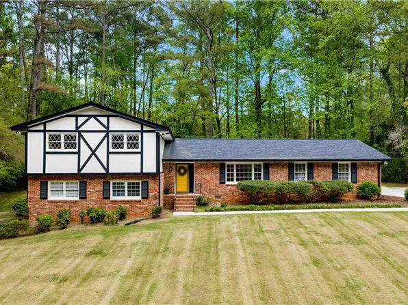 4924 Mountclaire Rd, Stone Mountain, GA 30087