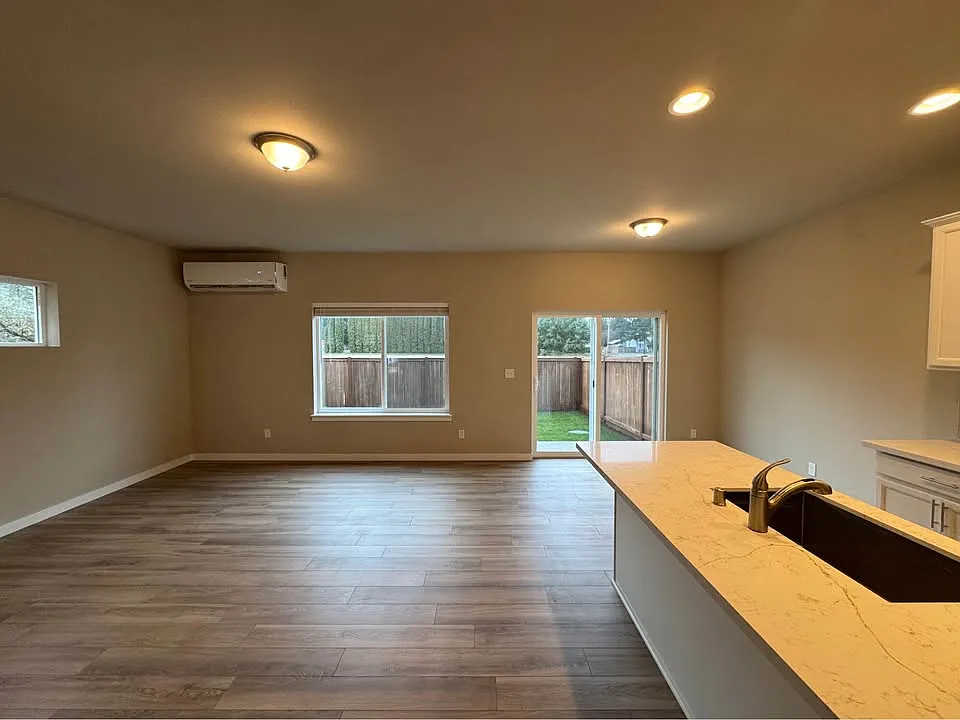 3 bed, 2.5 bath, 1498 sqft, $2,550 — Photo 4