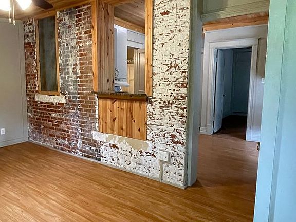 3rd image of 1105 Main St APT D