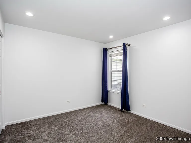 2140 Yale Cir — Photo 11