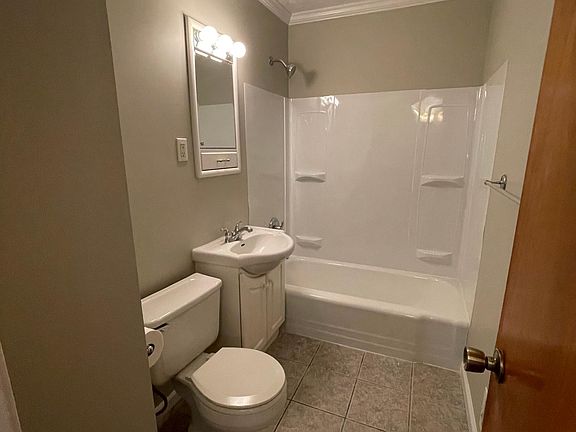 4th image of 4806 S 51st St