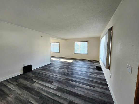 4th image of 1500 Thayer Dr