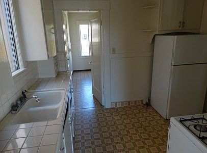 3rd image of 304 Oriente St