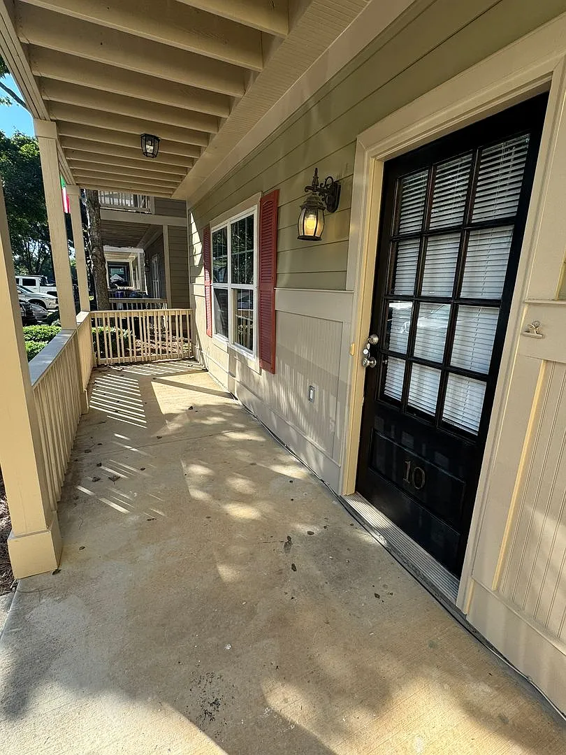 239 Ruth St — Photo 3