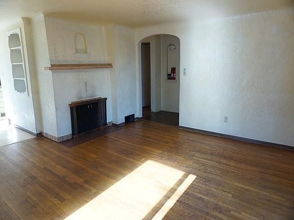 3rd image of 1617 E Courtland Ave