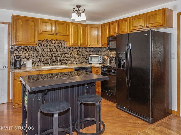 3rd image of 601 Livingston Dr