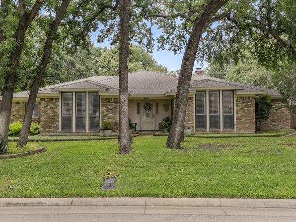 2010 Surrey Oaks Dr, Arlington, TX 76006