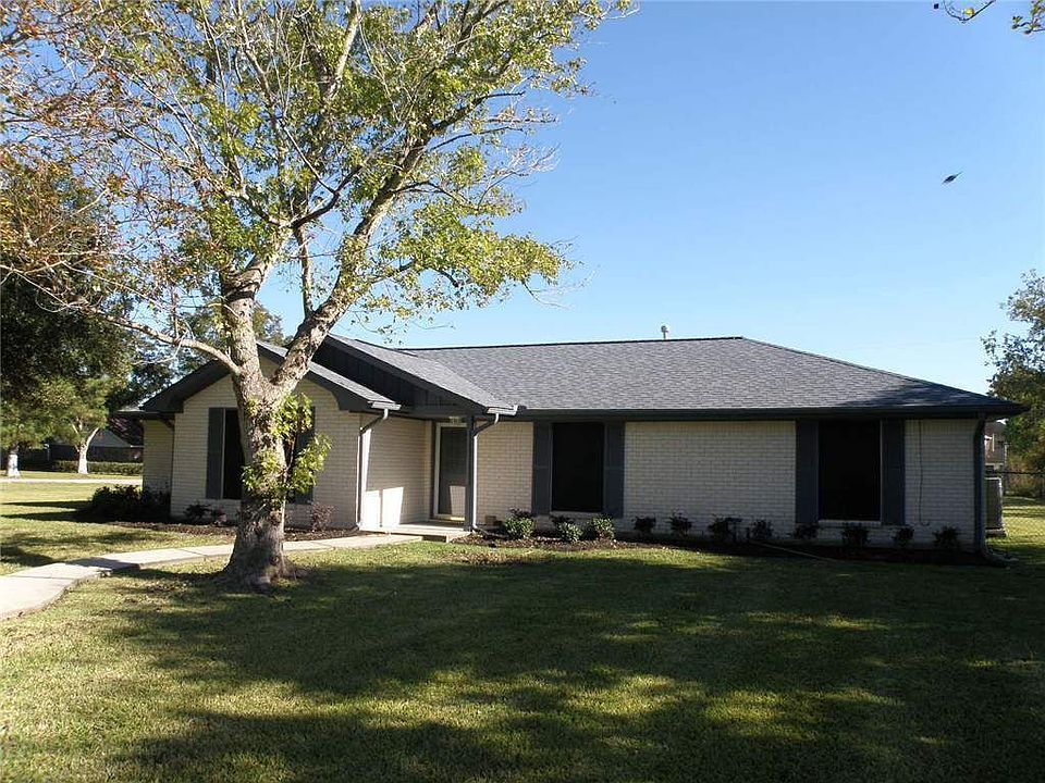 1st image of 2605 Longwood Dr