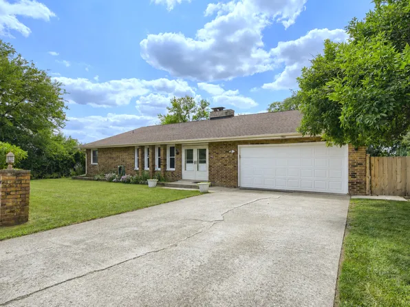 1701 Lynwood St, Crest Hill, IL 60403