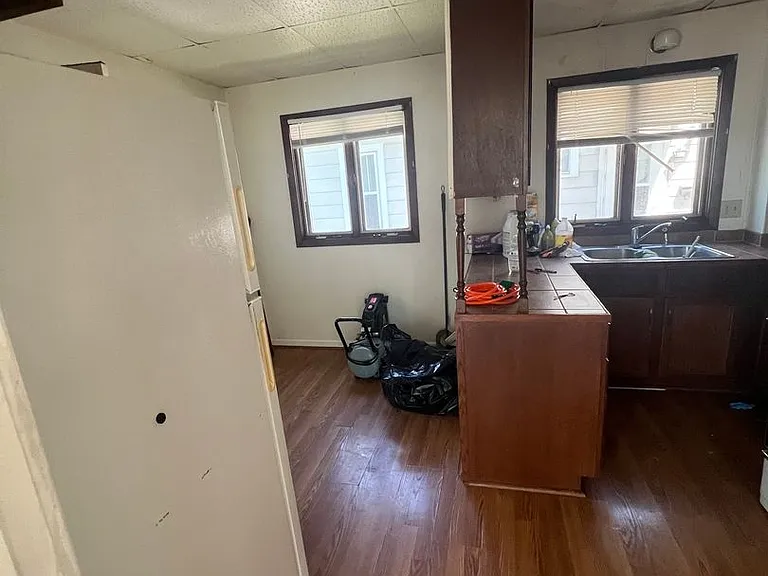 412 S Peach Ave — Photo 6