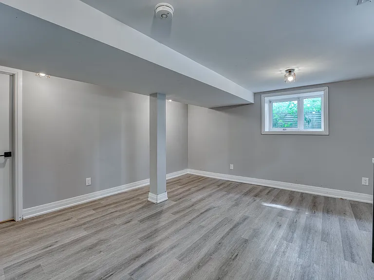 668 Frank St #A — Photo 11