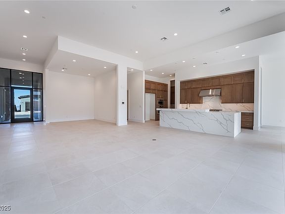 5th image of 313 Talon Heights St