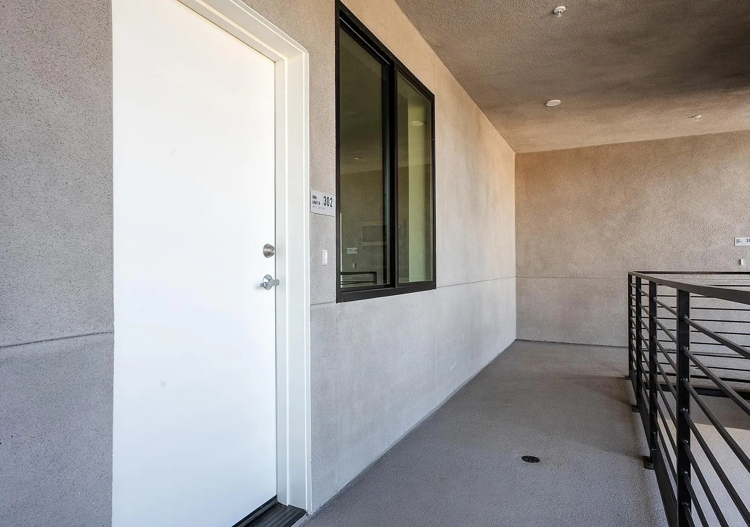 1815 La Siesta Way - 302 — Photo 1
