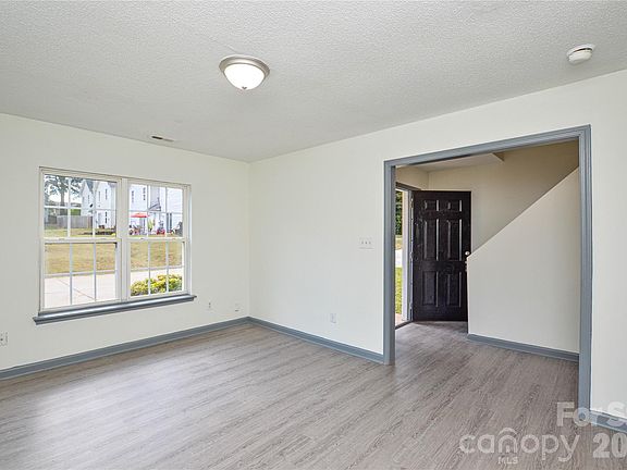 4th image of 1009 Karendale Ave