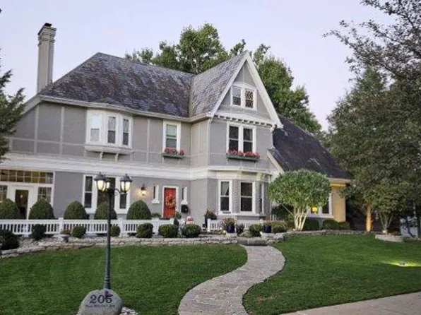 205 Fort Mitchell Ave, Fort Mitchell, KY 41011