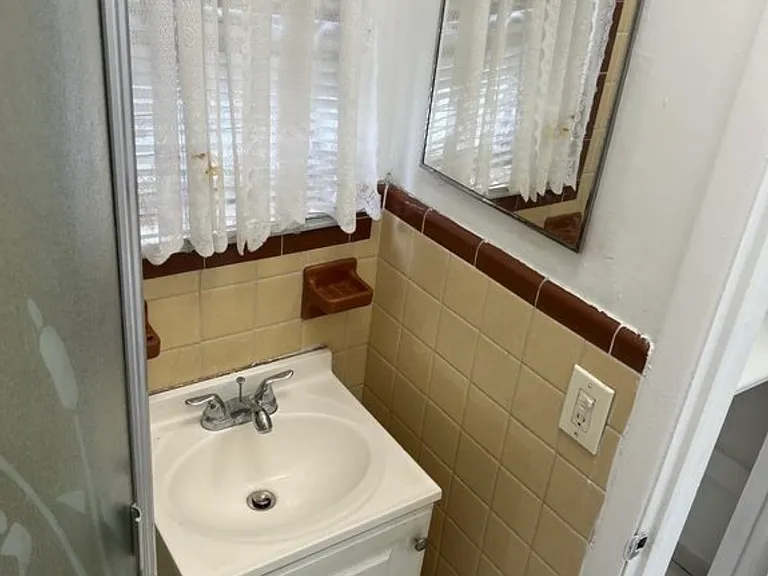 1823 SW 7th St #7 — Photo 9