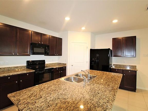 5th image of 3925 Park Willow Ave