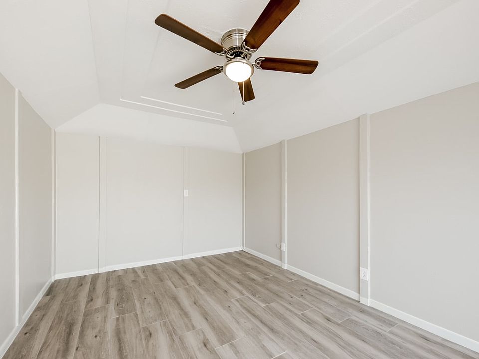 1st image of 6039-95 W Townley Ave #2007