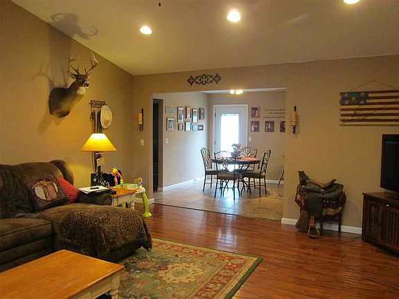 2nd image of 335 Sunny Valley Ln