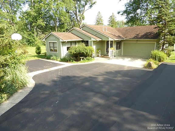 3rd image of 2896 Sharon Dr