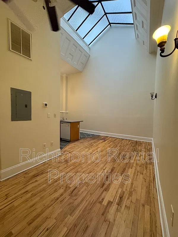 1 bed, 1.0 bath, 640 sqft, $1,295 — Photo 1