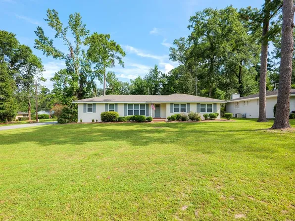 1306 Gornto Rd, Valdosta, GA 31602