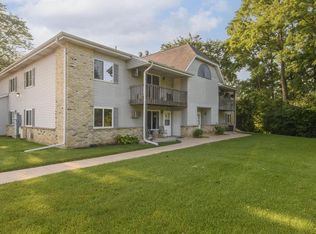 26602 Lilac Ln APT 10, Waterford, WI 53185