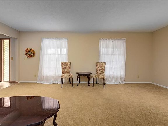 4th image of 2185 Berkeley Dr
