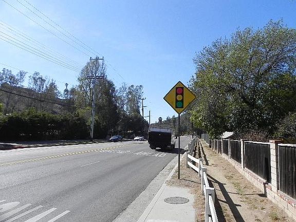 5th image of 9511 Sunland Blvd