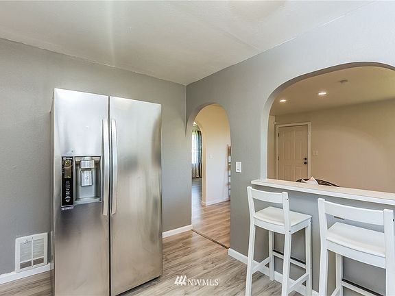 4th image of 1602 S Wright Ave