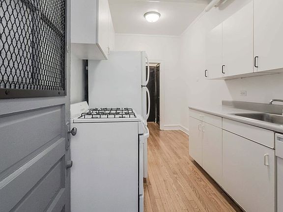3rd image of 1608 W Berteau Ave #2F