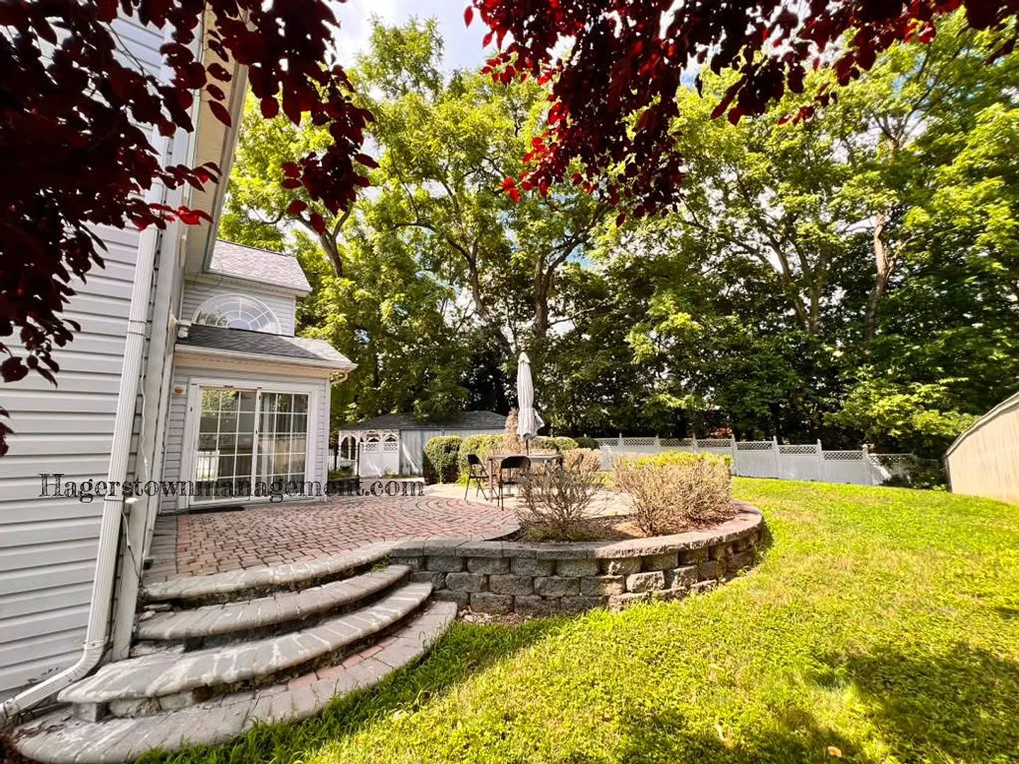 Luxury Home in Woodbridge — Photo 3