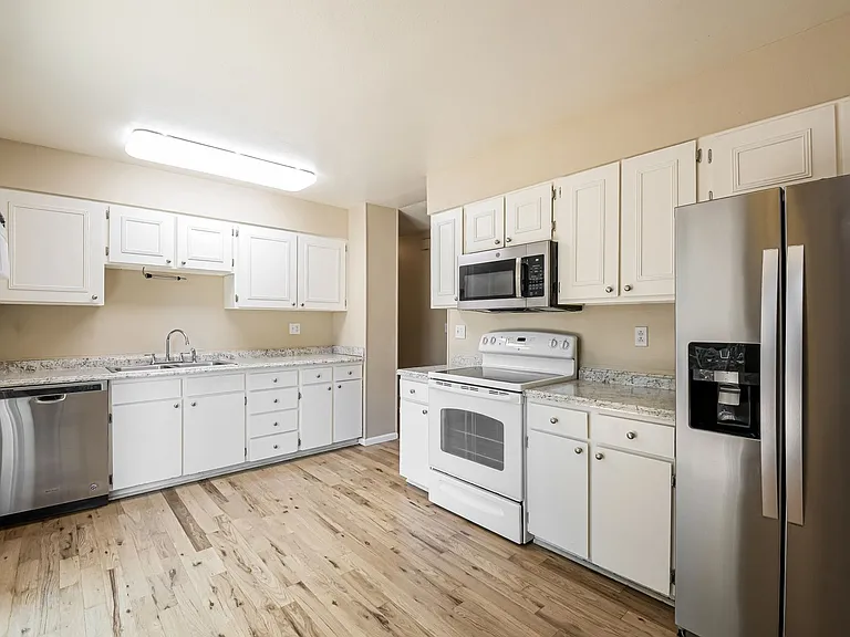 11664 W Saratoga Ave — Photo 4